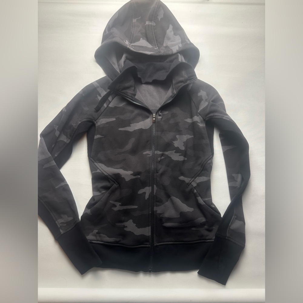 Athleta Gray/black camo zip hoodie. Size XS. Excellent condition.